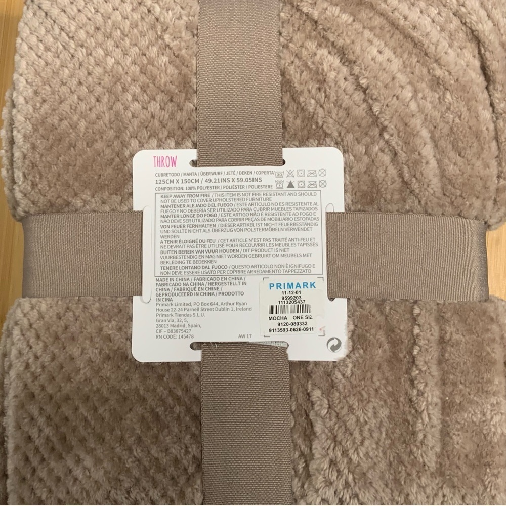 Primark throw.‎ Super soft. - Picture 2 of 4
